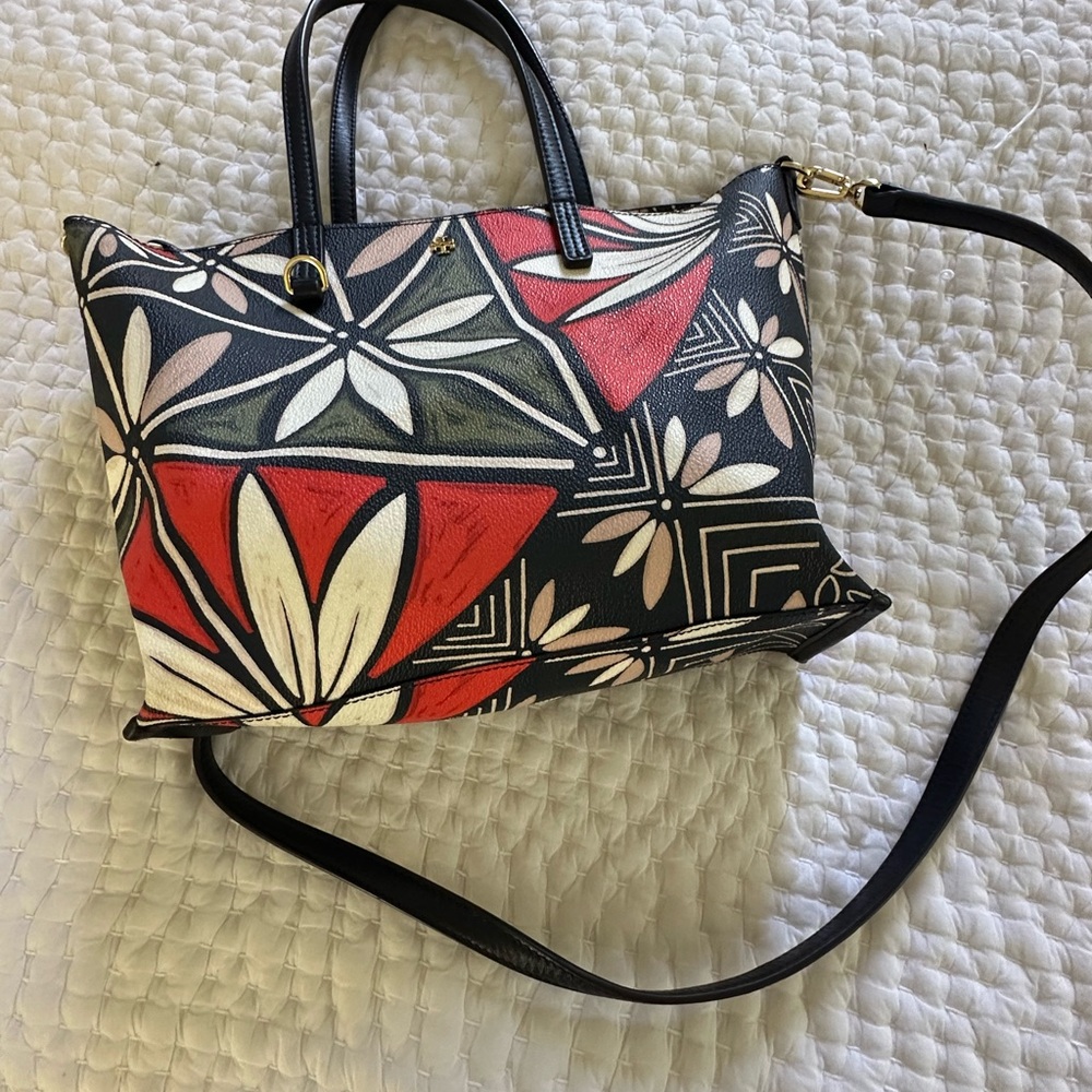 NWOT Tory Burch Square Pottery Tote! Looks brand new.